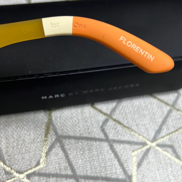 MARC By MARC JACOBS Yellow Gold Sunglasses - Picture 2 of 8